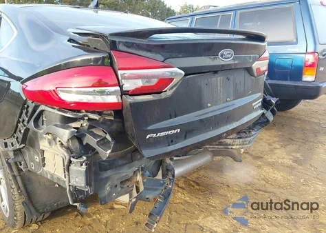 2019 Ford Fusion Hybrid Titanium from USA, damaged, VIN 3FA6P0RU9KR131576